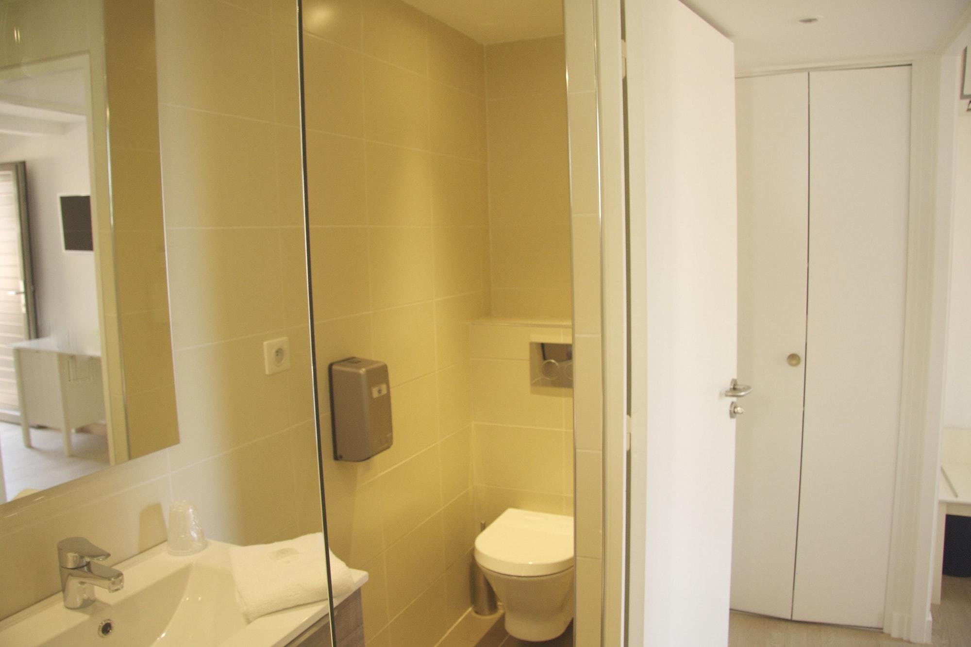 Le Concorde Hotel 3*