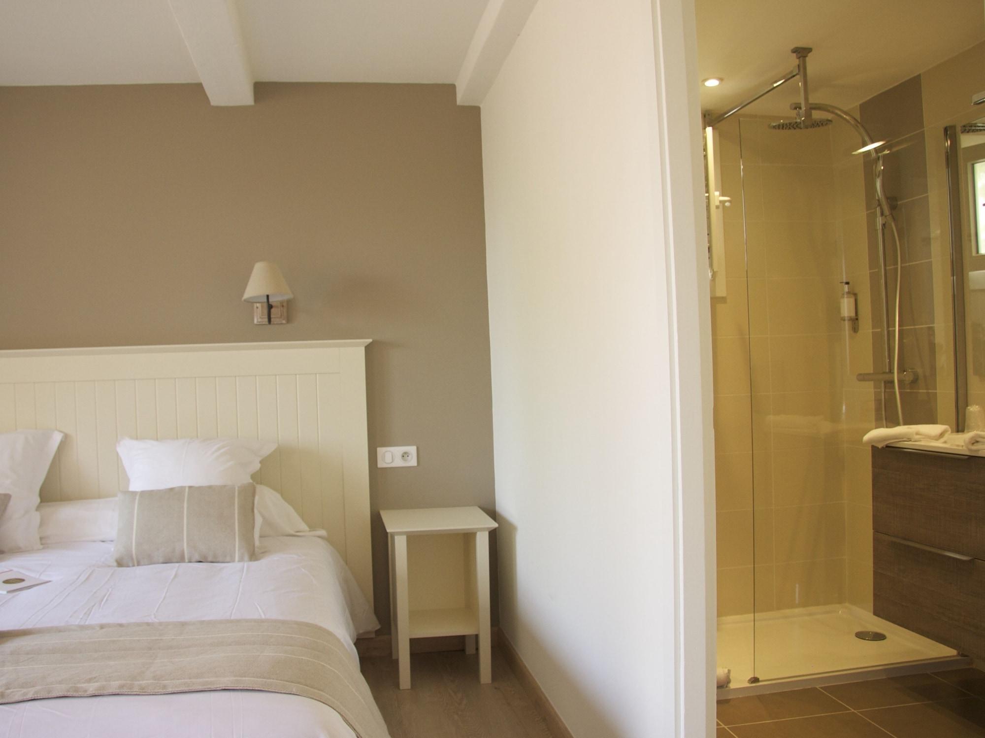 Le Concorde Hotel