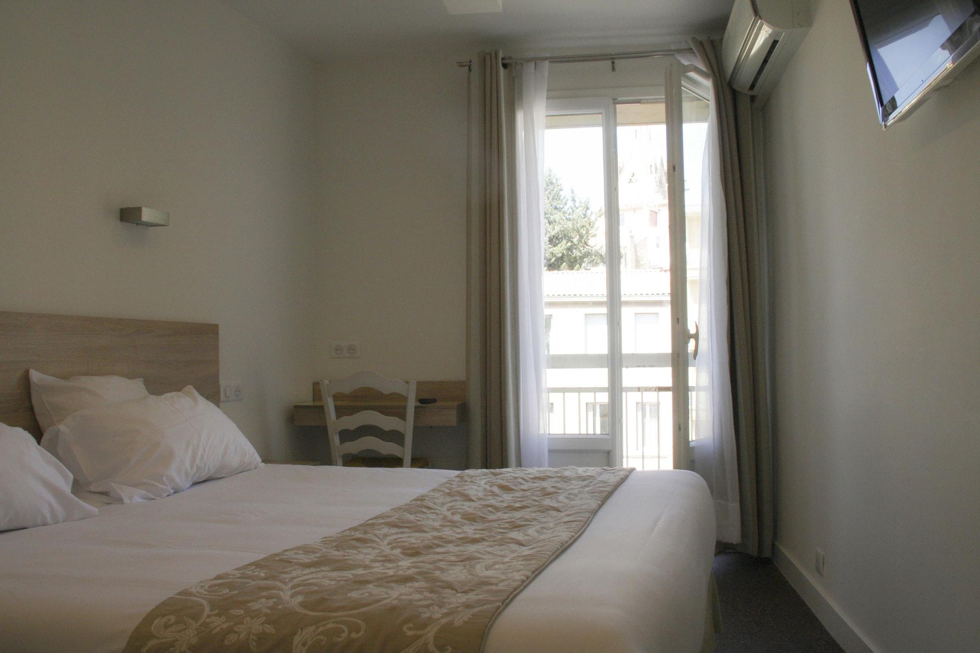 Le Concorde Hotel 3*