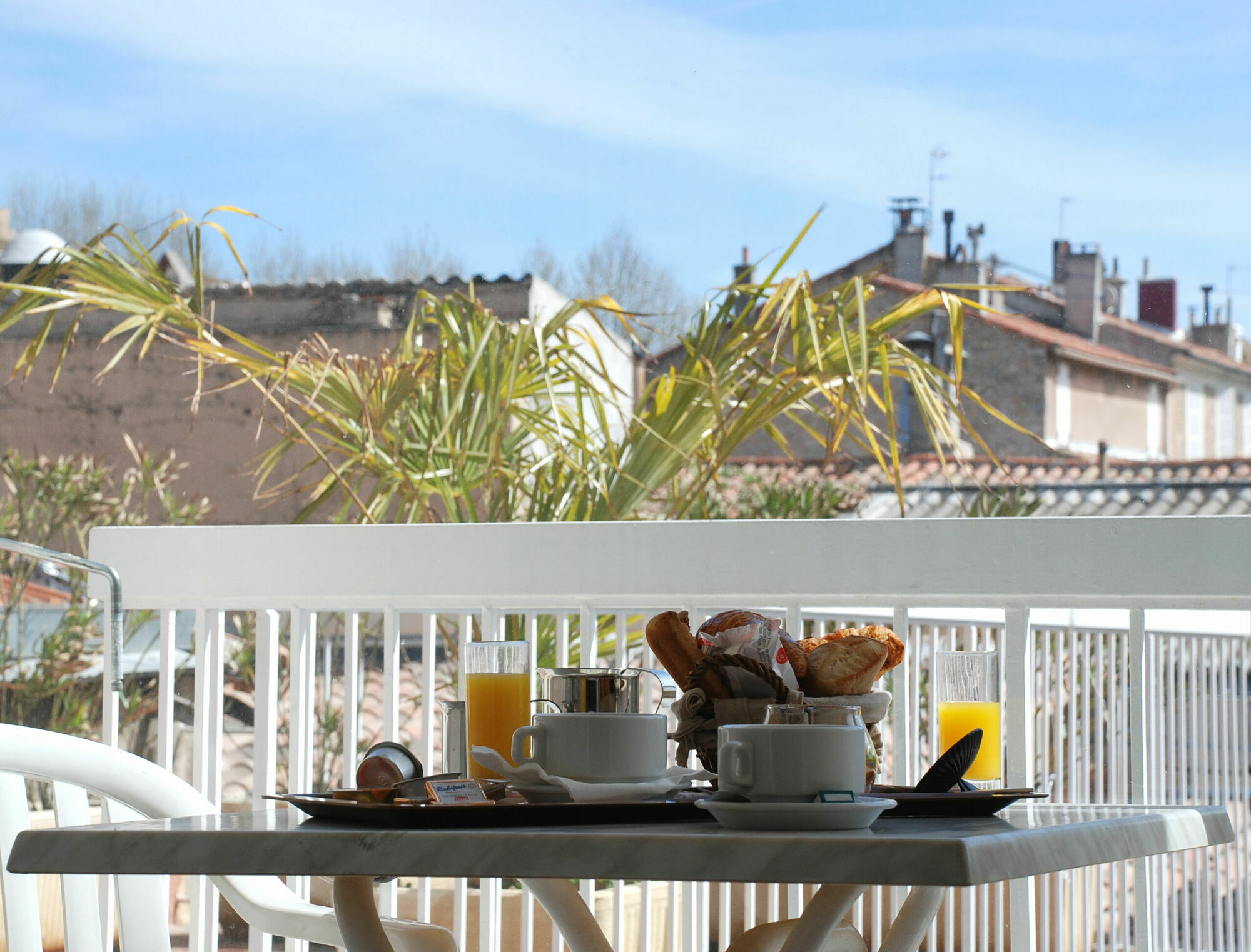 Le Concorde Hotel