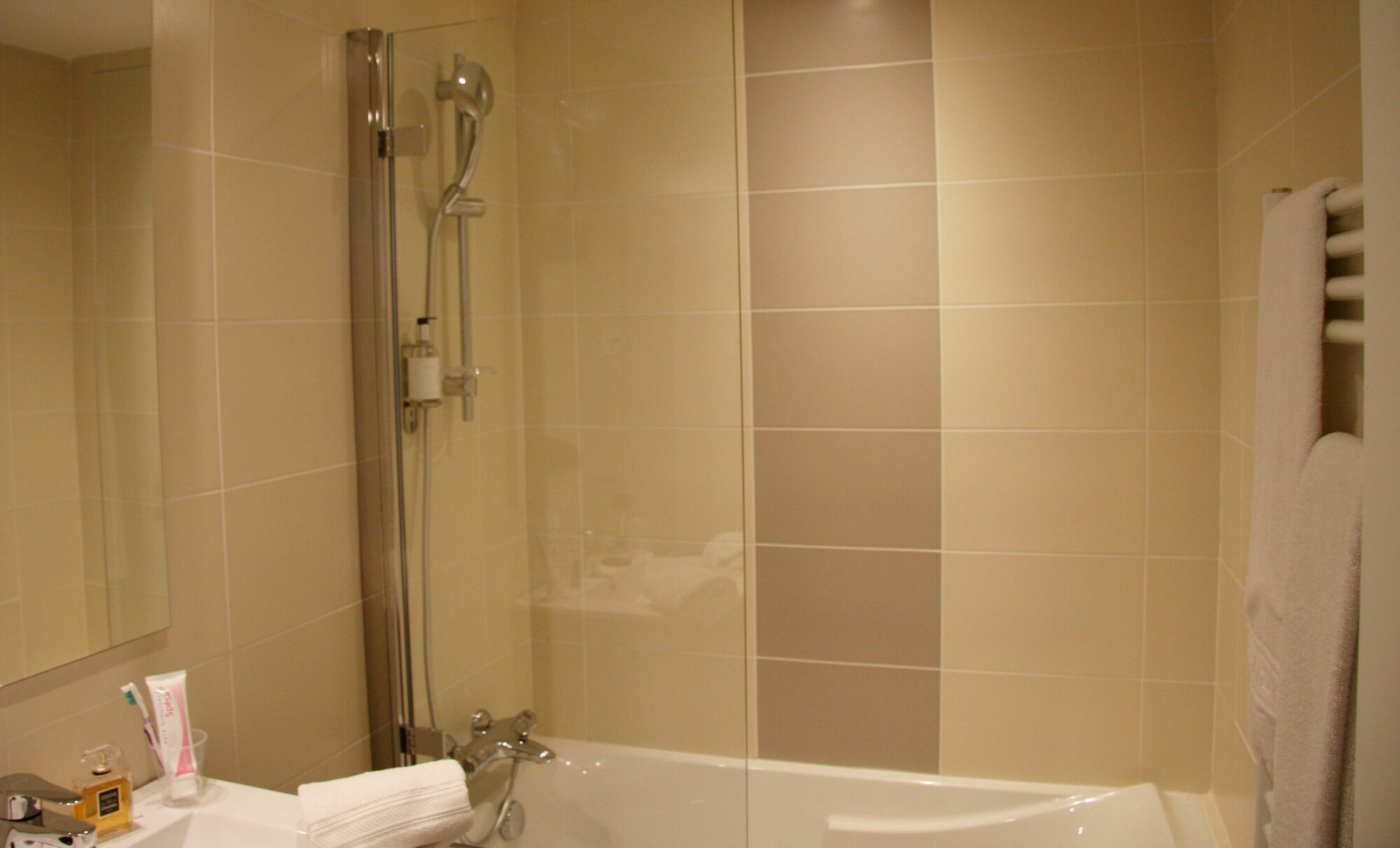 Le Concorde Hotel 3*