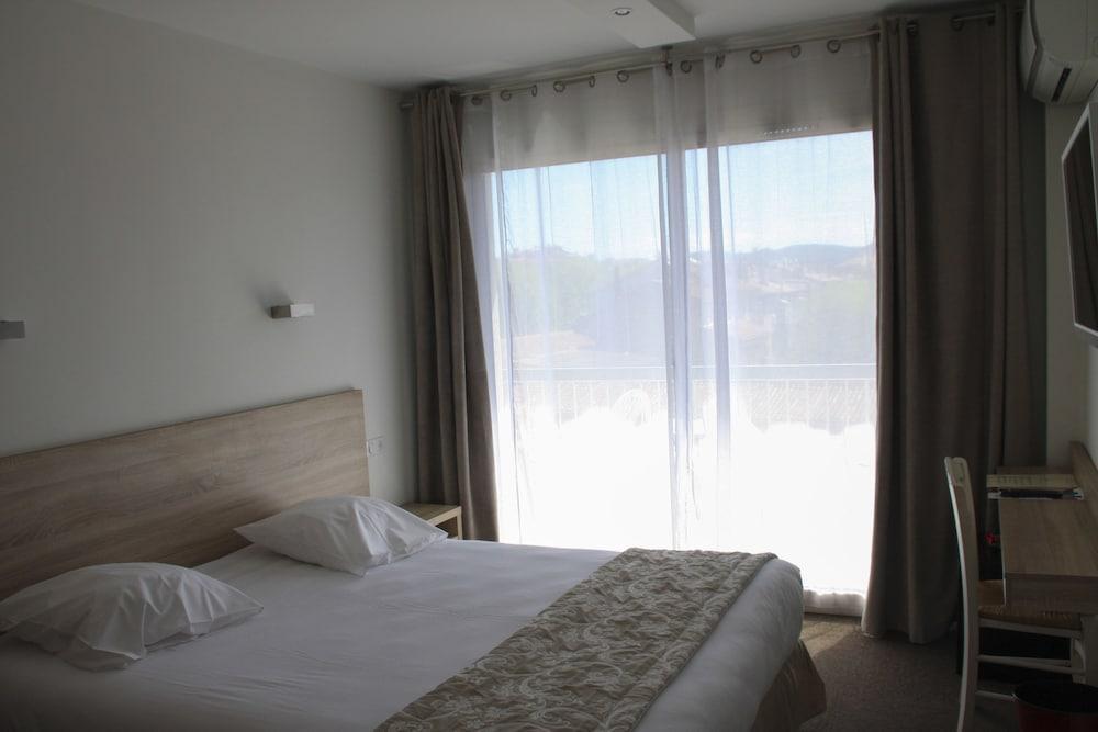 Le Concorde Hotel 3*